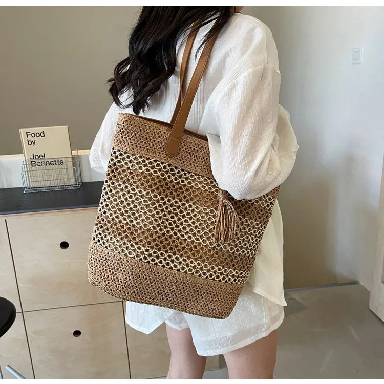 Straw Sholder Bag with Tassel Pendant