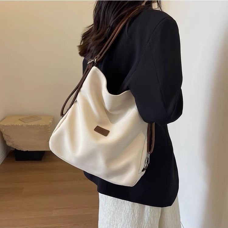 Daily Messenger Shoulder Bag