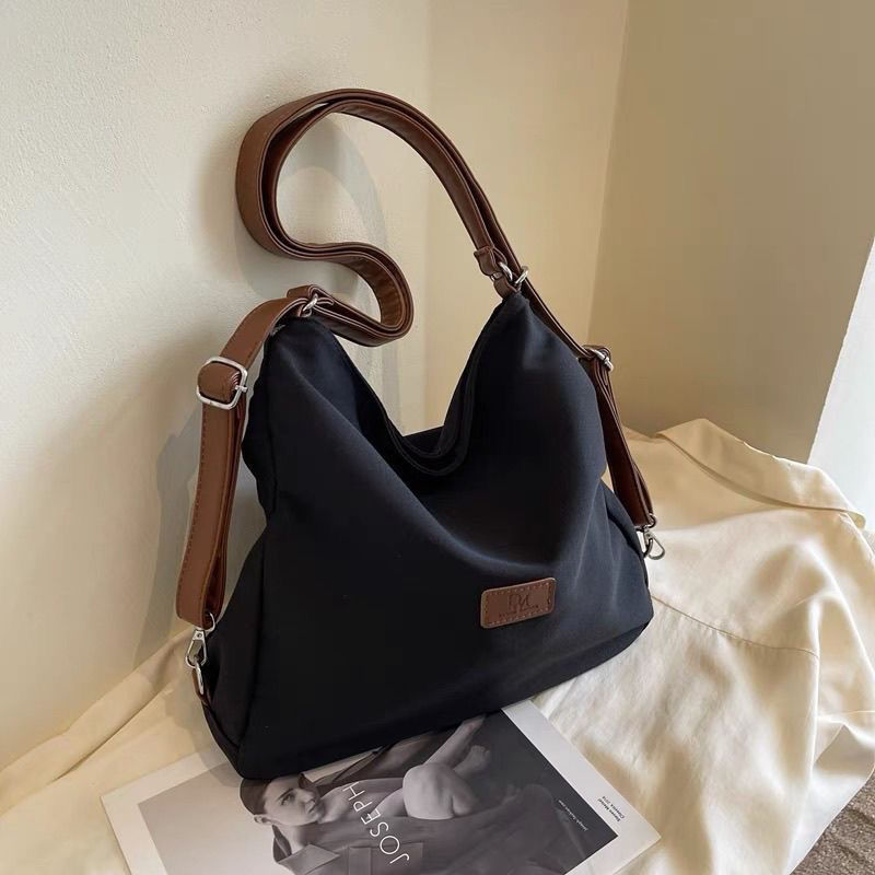 Daily Messenger Shoulder Bag