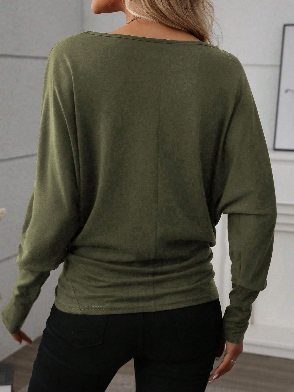 Oblique Shoulder Long-Sleeve Minimalist Sweater