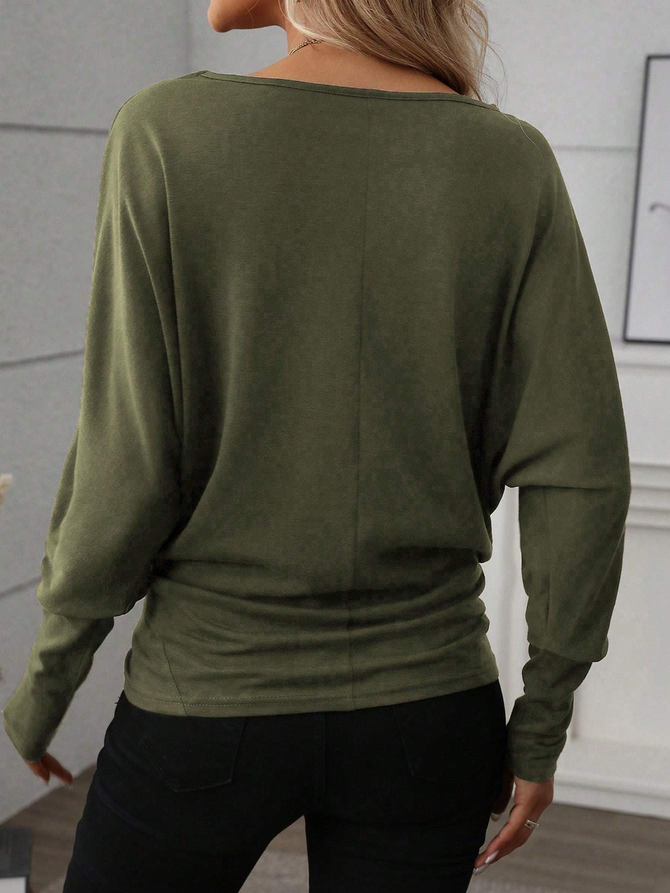 Oblique Shoulder Long-Sleeve Minimalist Sweater